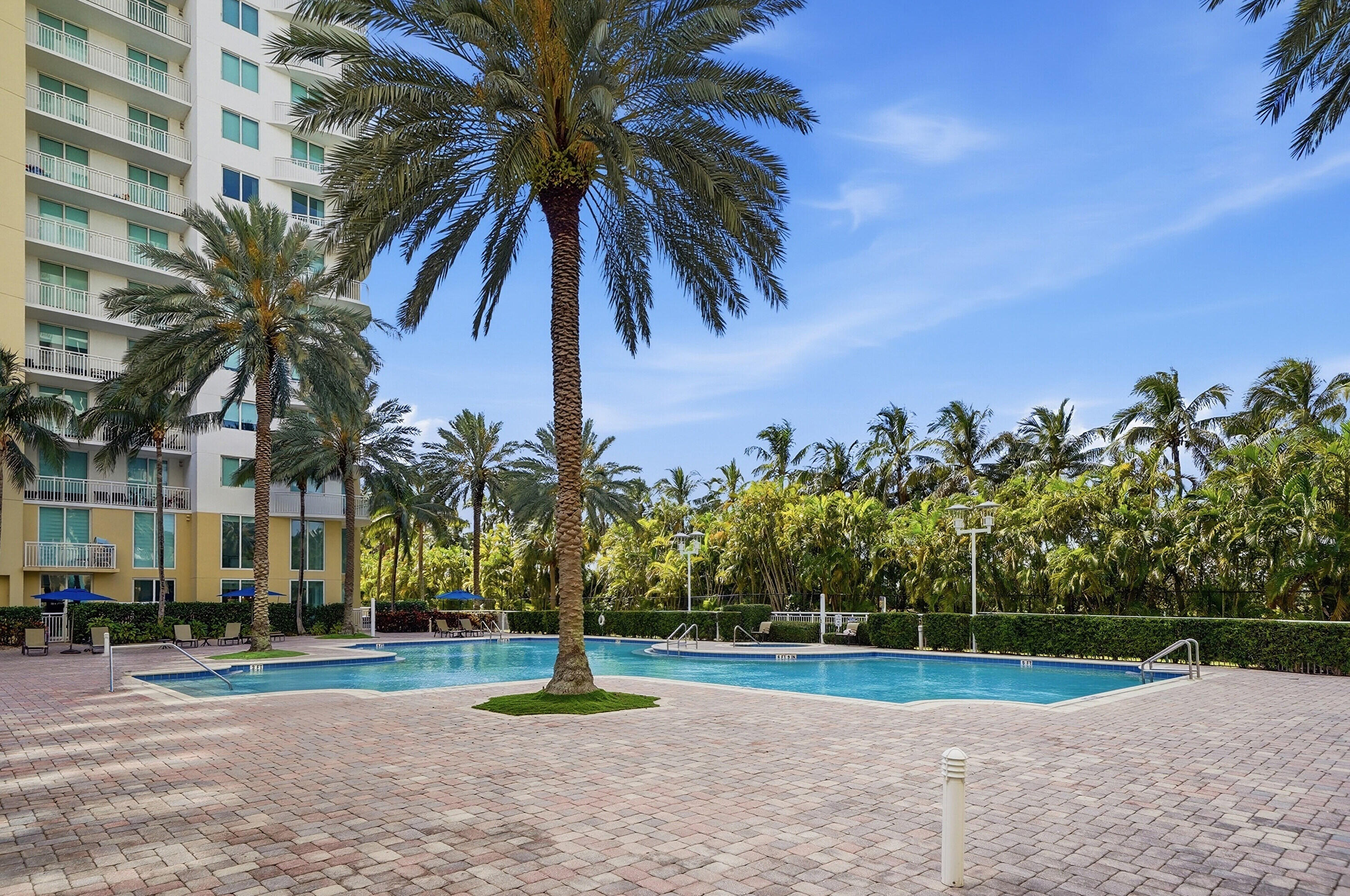 DUO CONDOMINIUM EAST - Residential