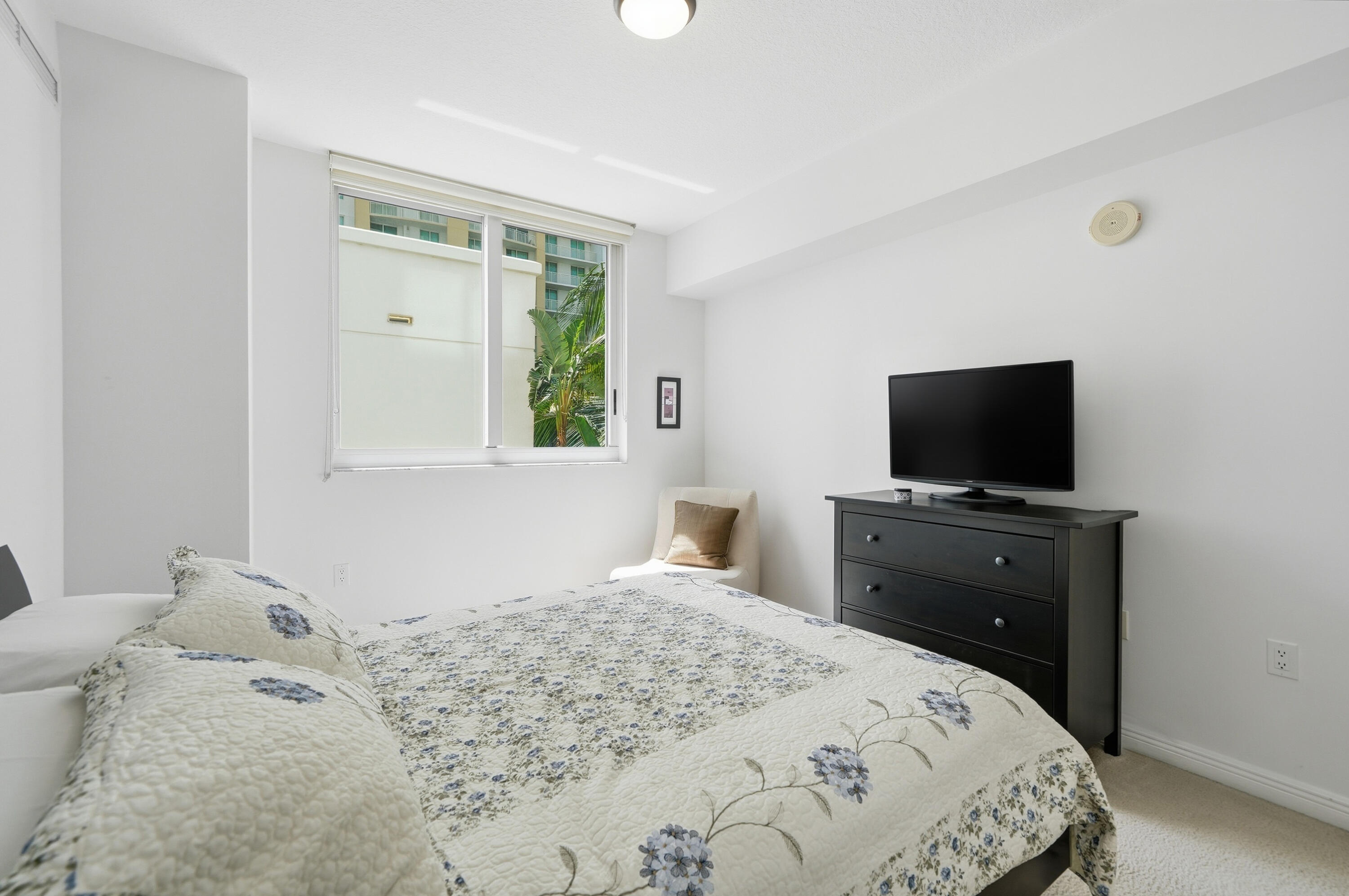 DUO CONDOMINIUM EAST - Residential