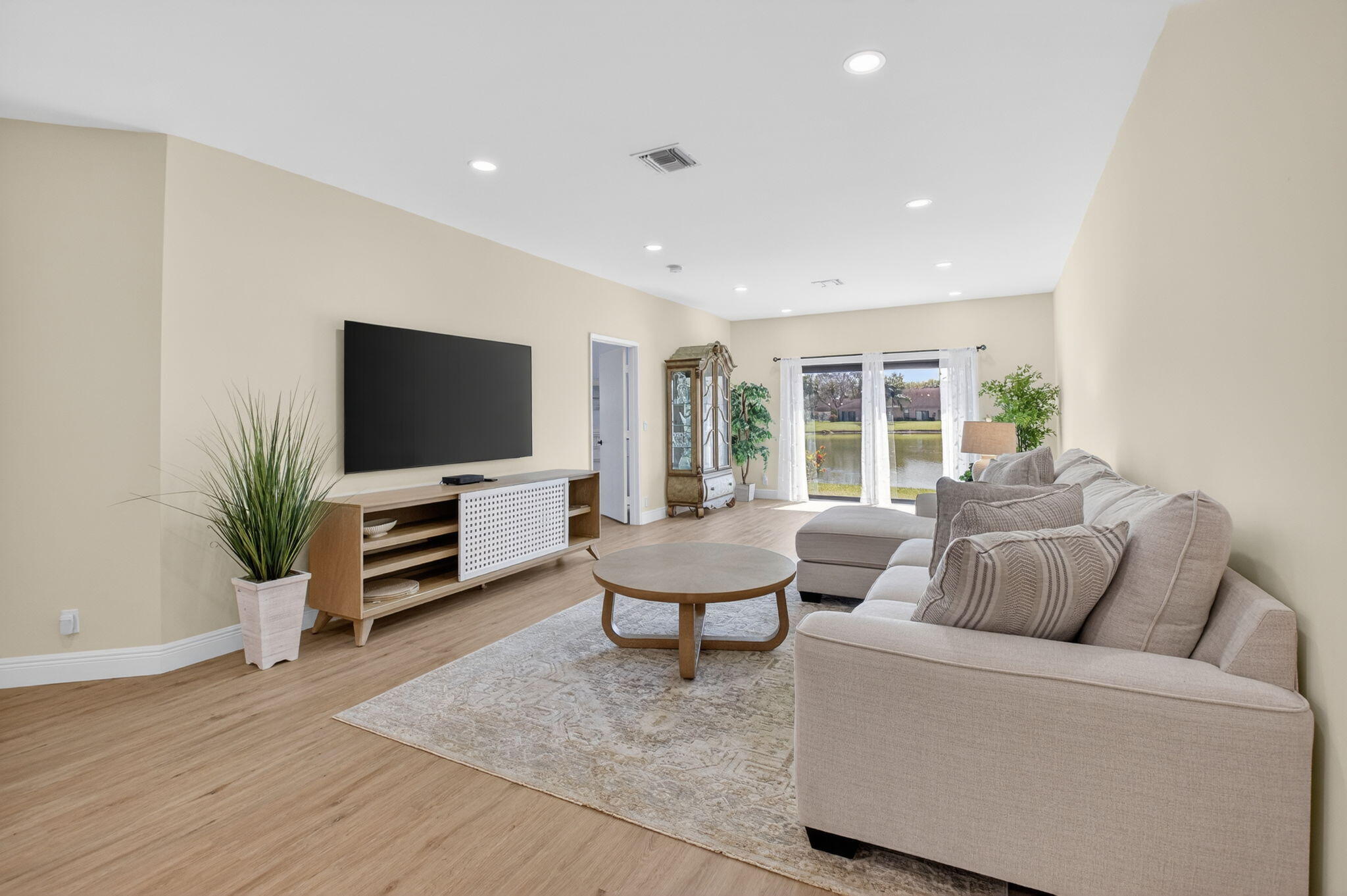 WHISPER WALK - Residential