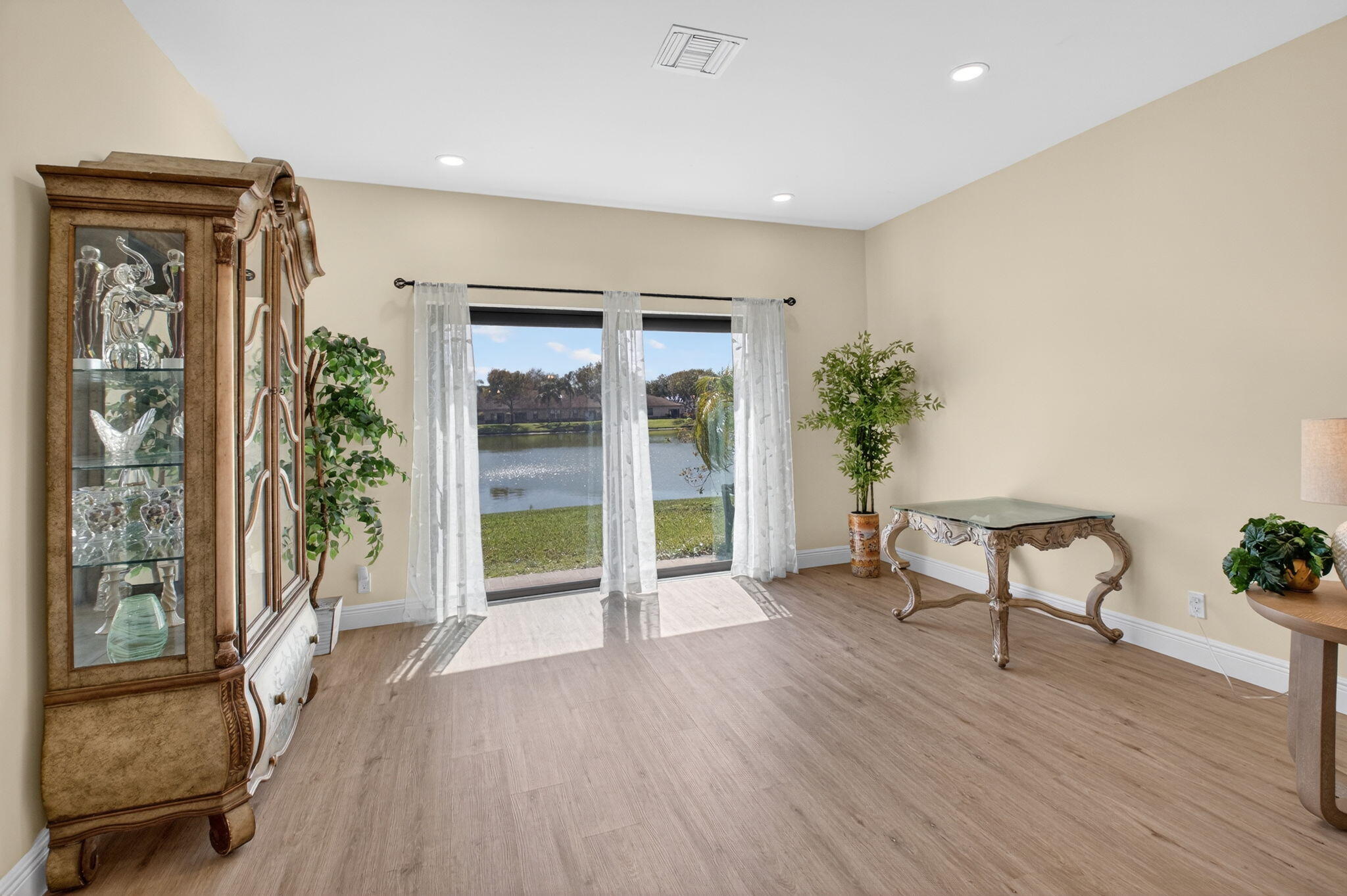 WHISPER WALK - Residential