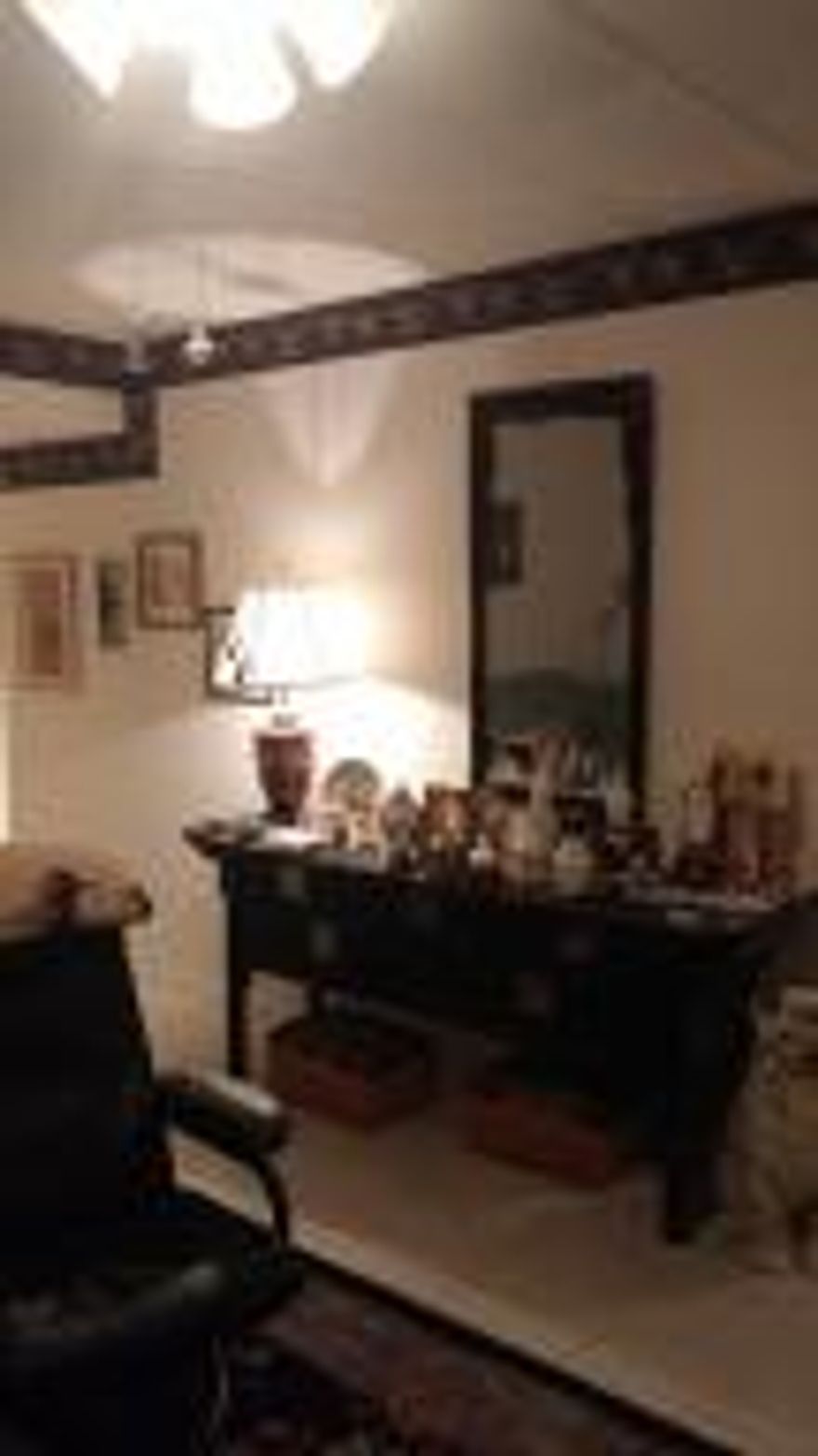 2/1.5, Newer Kitchen, Tiled flooring, very well kept. Furnished. Priced to sell, No foreclosure or short sale can close quick.