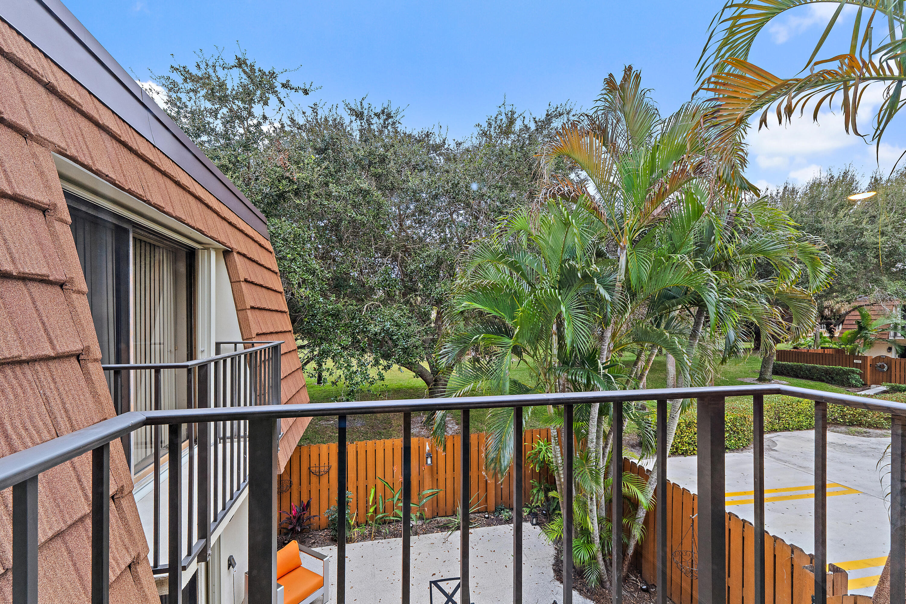 BLUFFS RIVER NORTH - Residential Lease