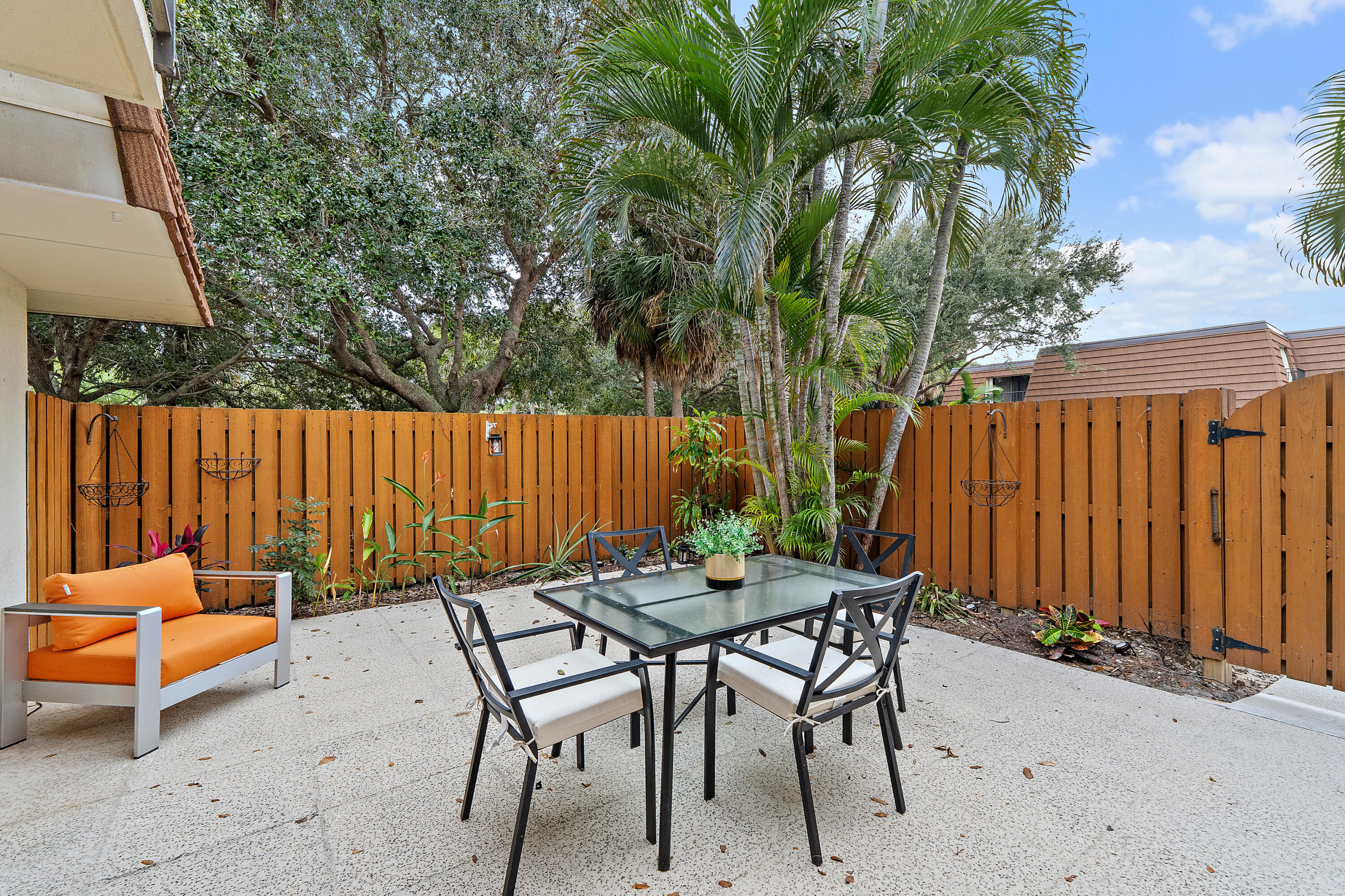 BLUFFS RIVER NORTH - Residential Lease