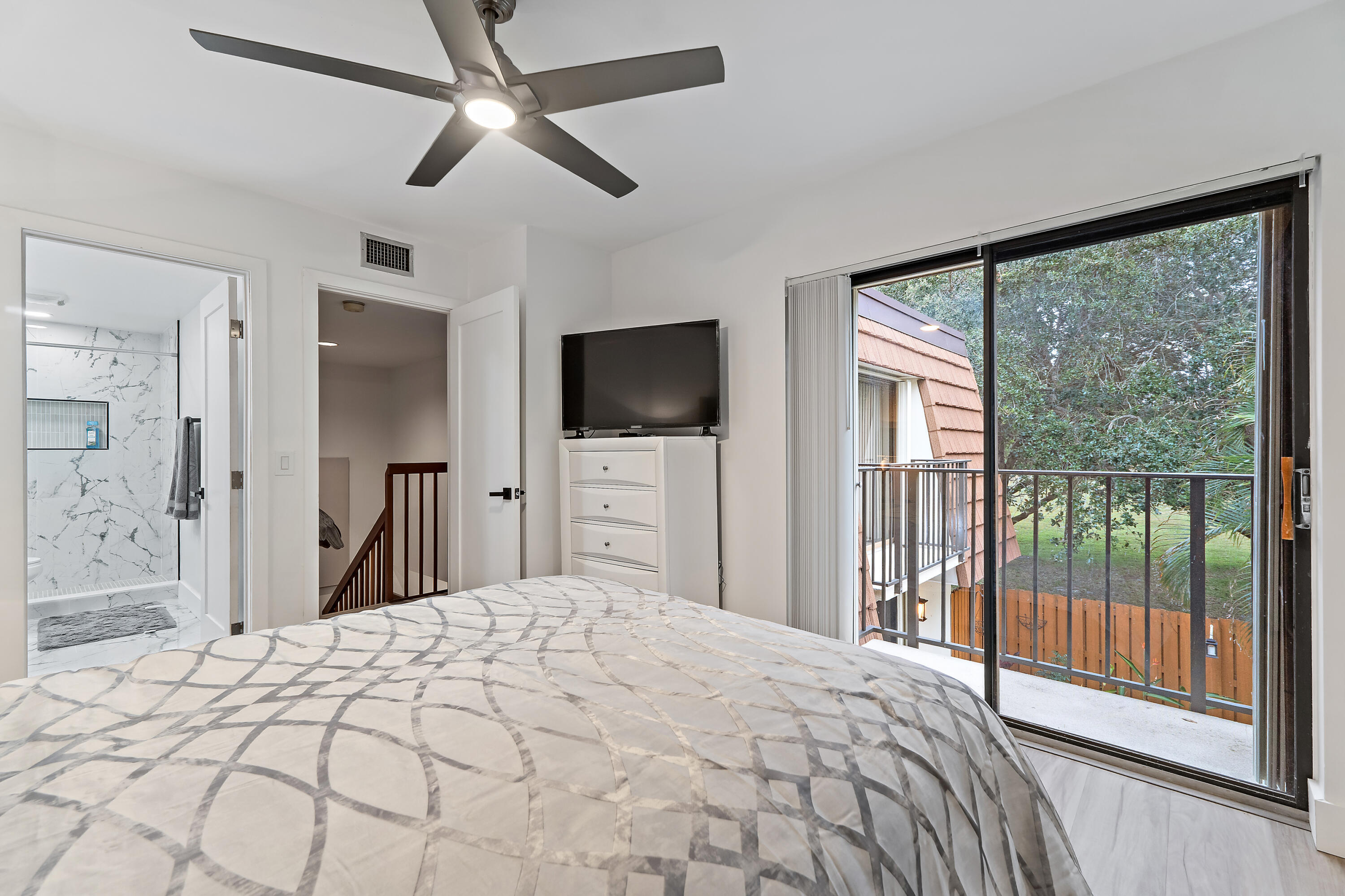 BLUFFS RIVER NORTH - Residential Lease