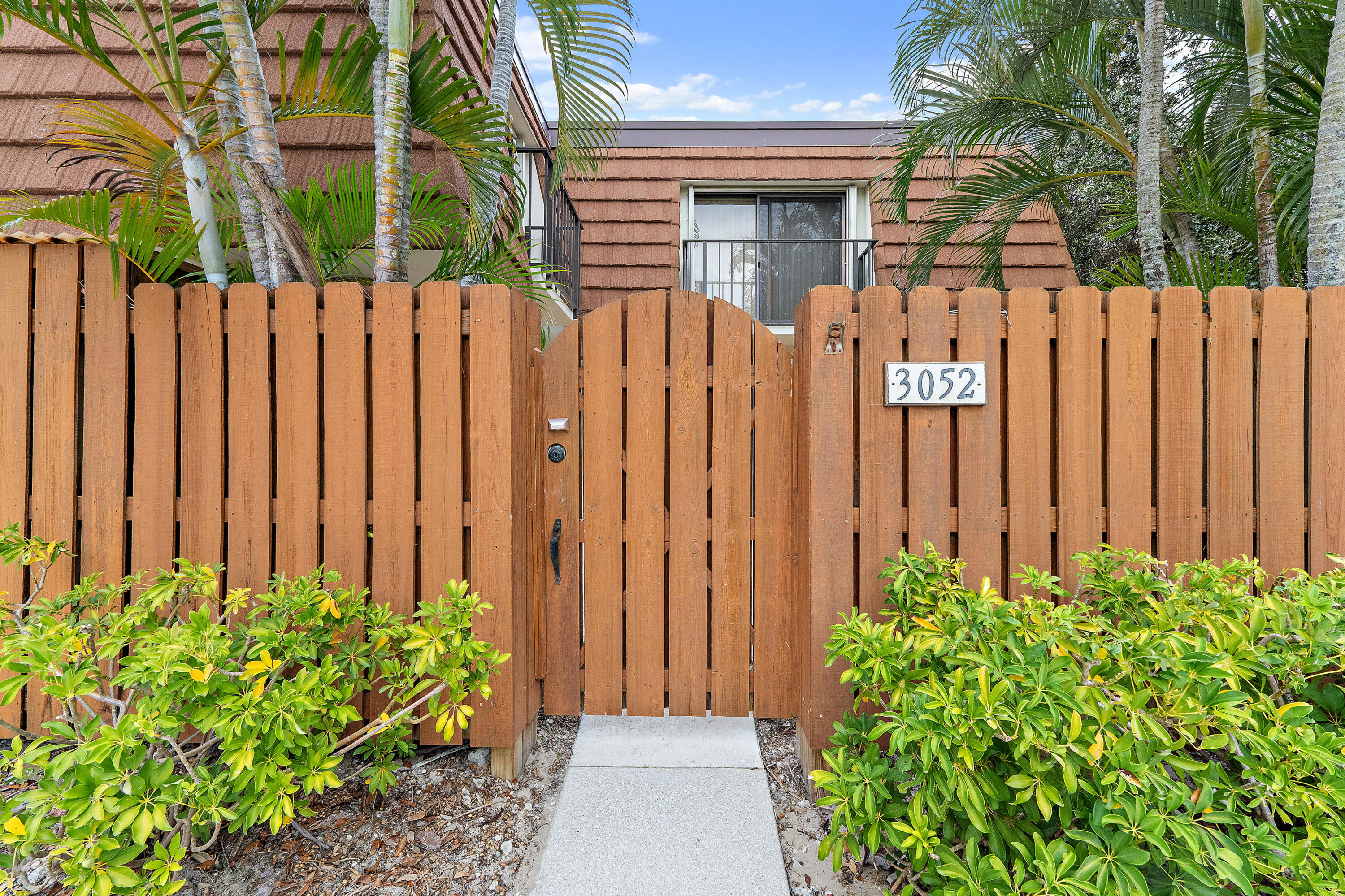 BLUFFS RIVER NORTH - Residential Lease