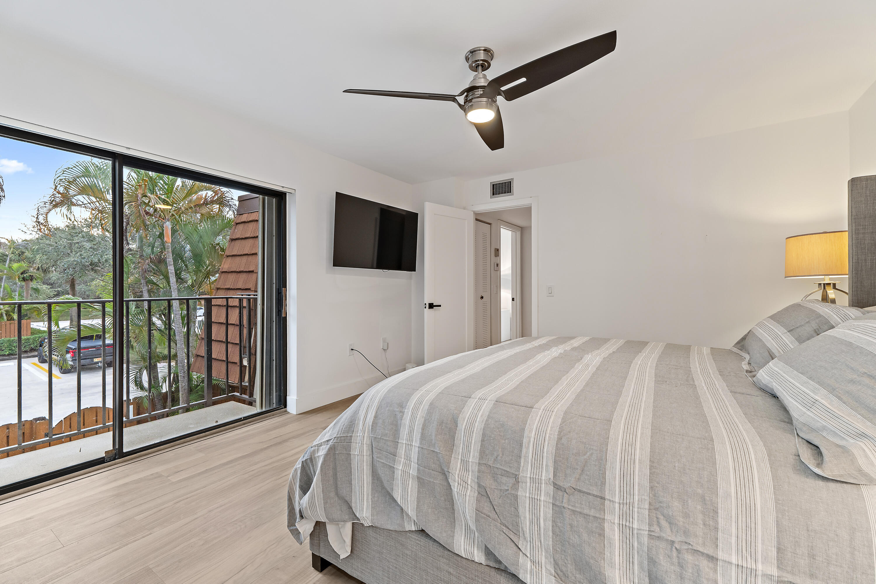 BLUFFS RIVER NORTH - Residential Lease