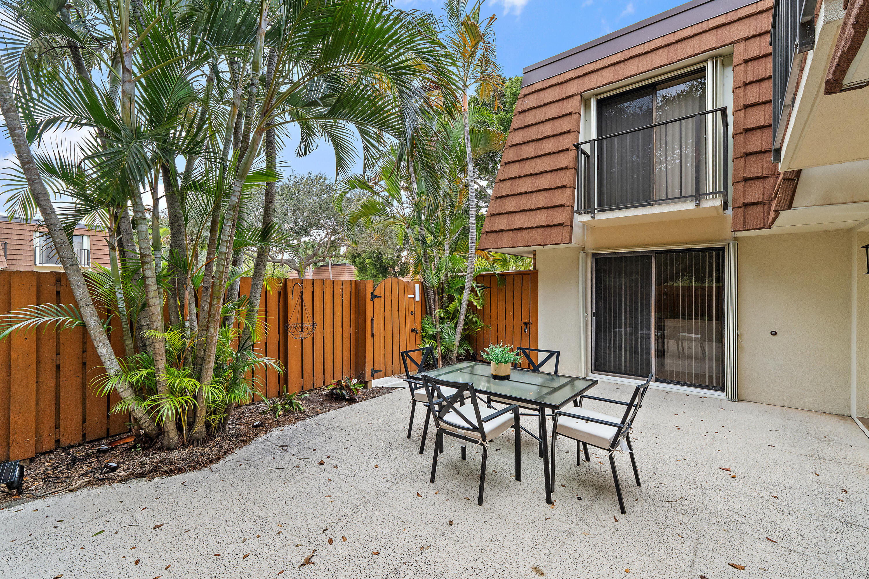 BLUFFS RIVER NORTH - Residential Lease