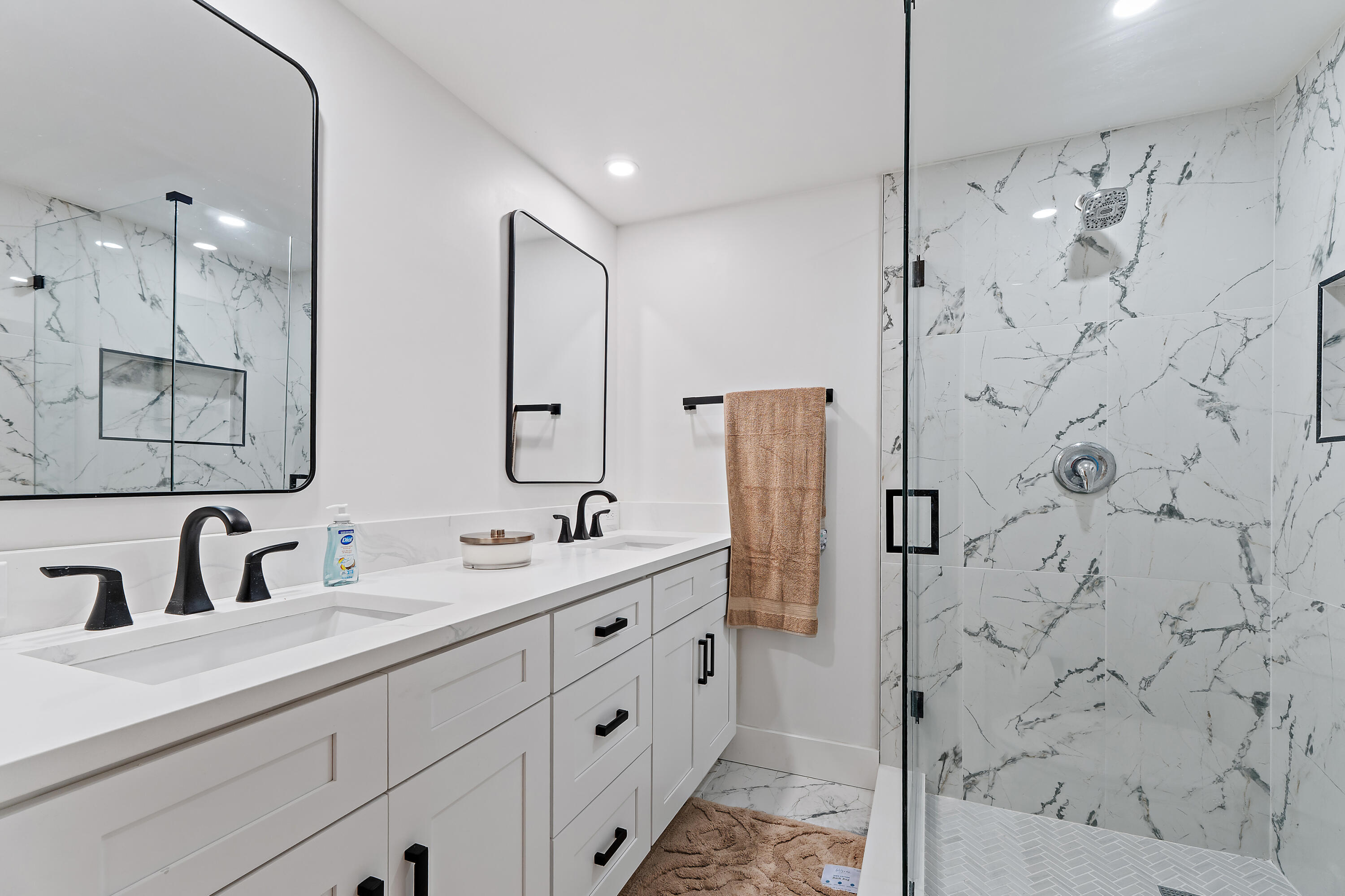 BLUFFS RIVER NORTH - Residential Lease