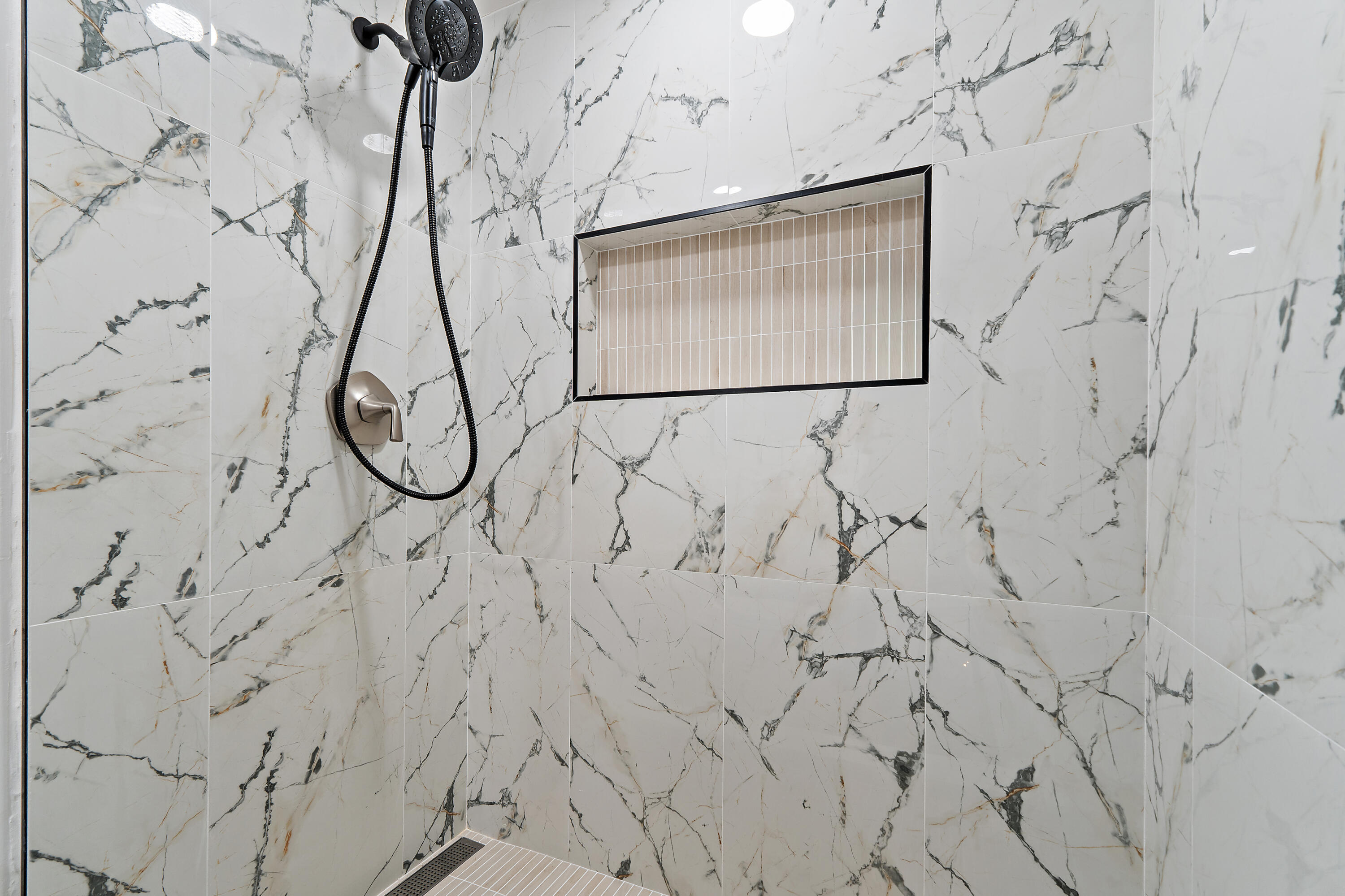 BLUFFS RIVER NORTH - Residential Lease