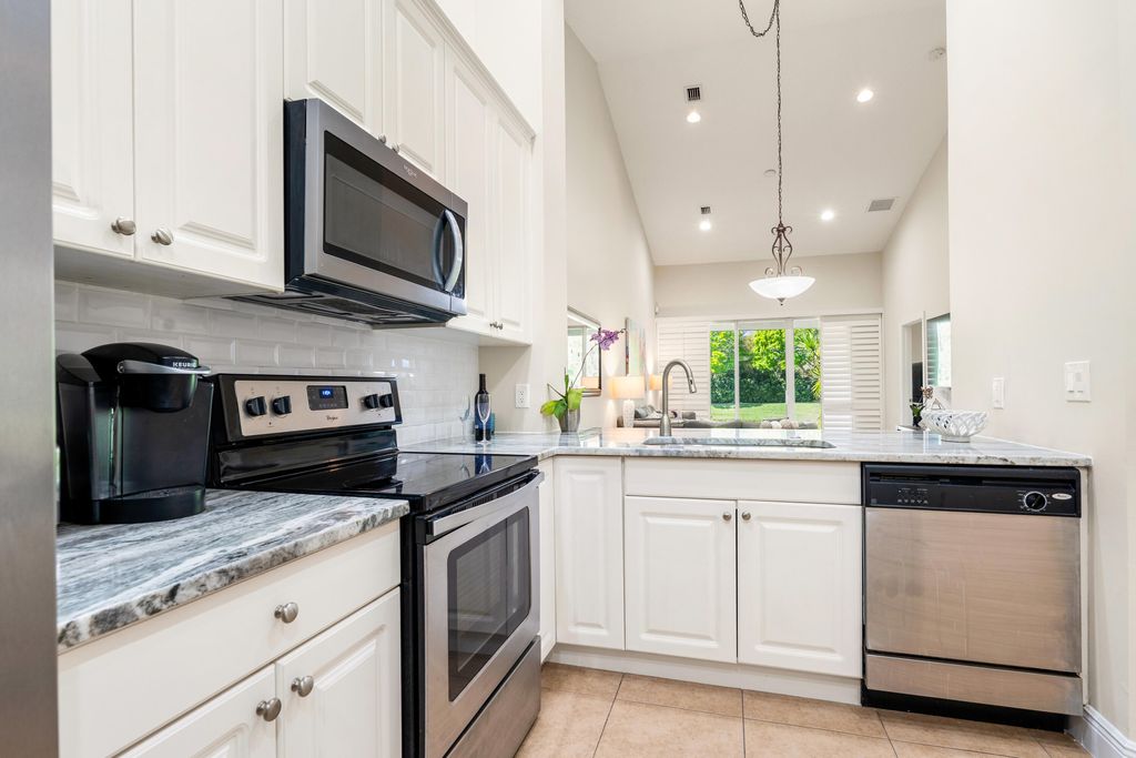 Photo of 4325 Cross Court, Vero Beach, FL 32967 (MLS # B26007177)