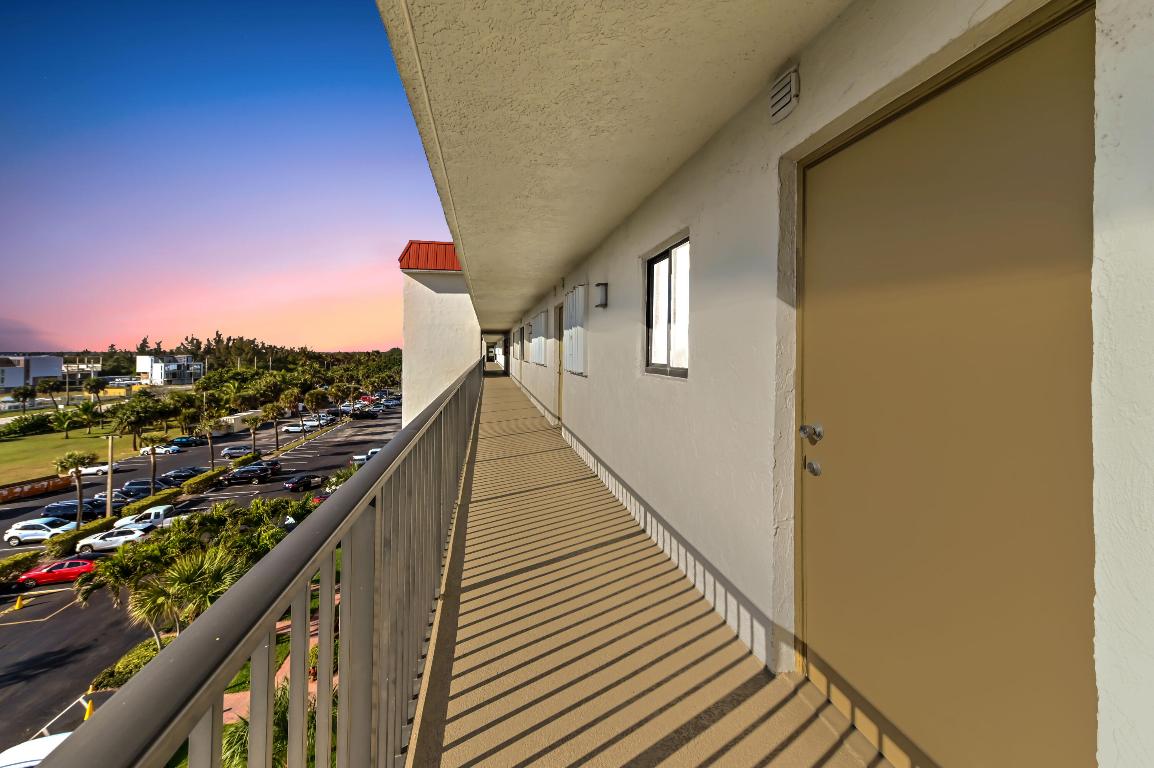 10152 S Ocean Drive 619b