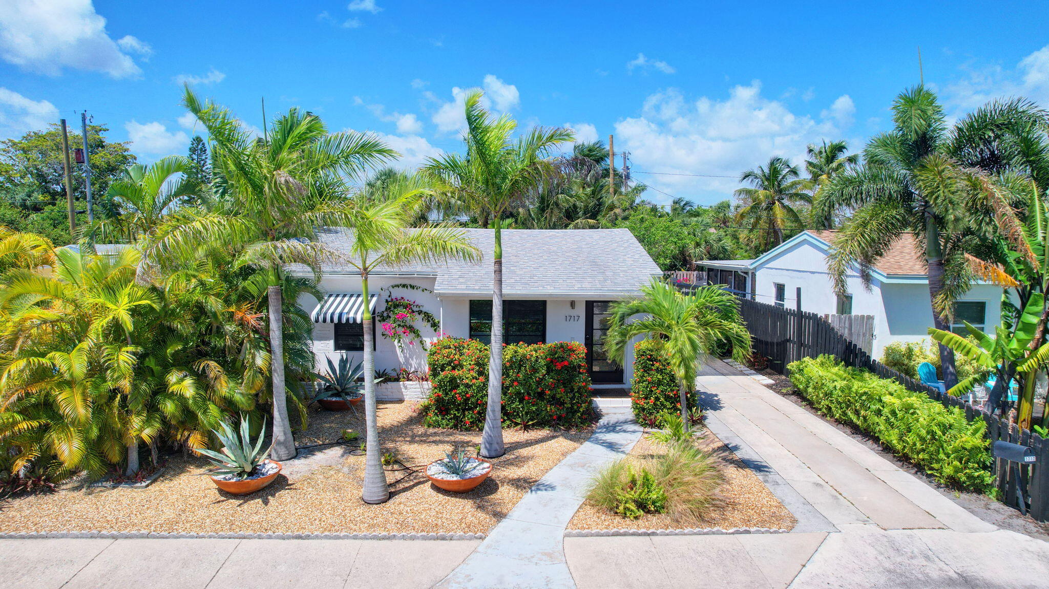 1717 N Ocean Breeze