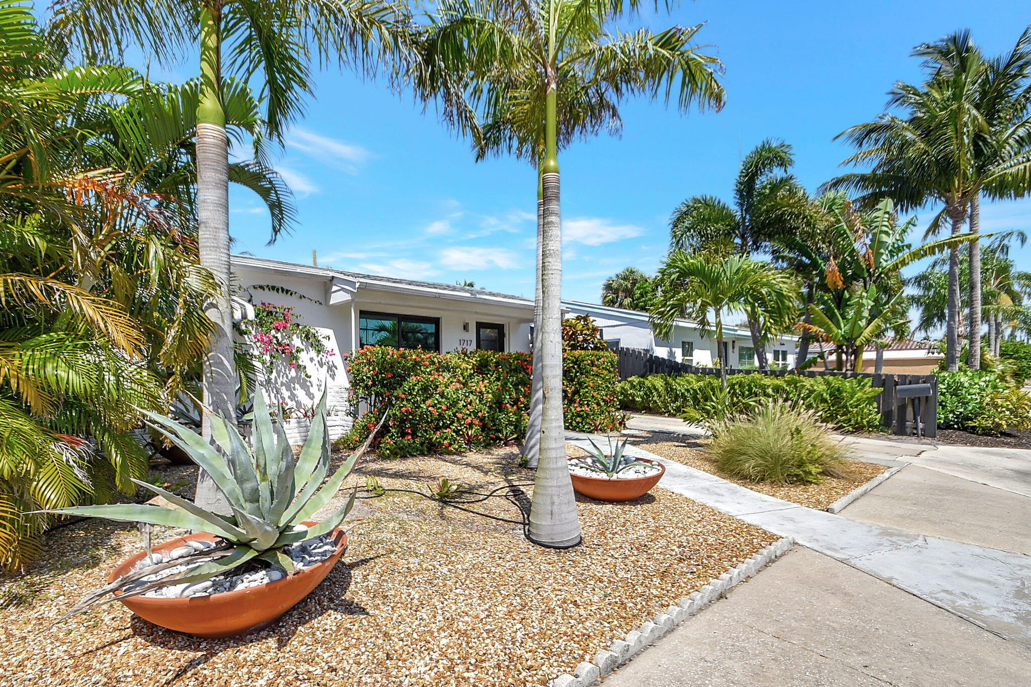 1717 N Ocean Breeze