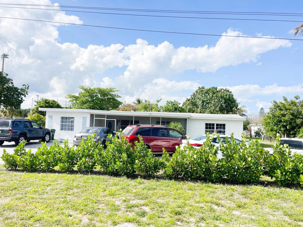 Photo of 3213 Drew Way, Palm Springs, FL 33406 (MLS # B26020780)