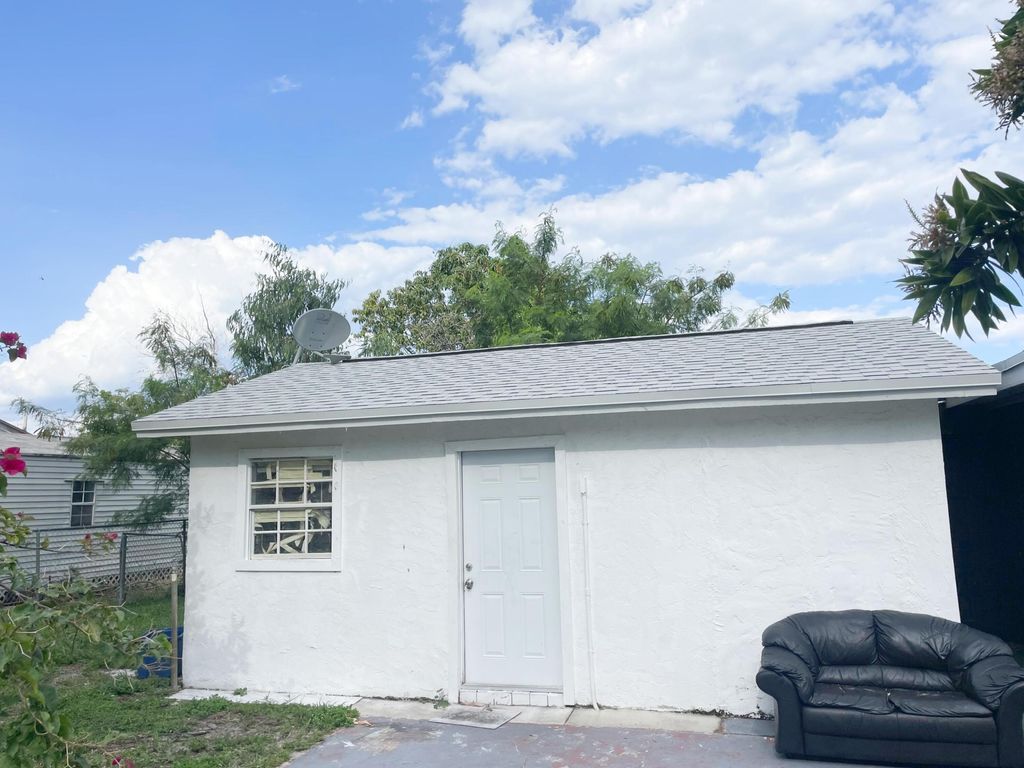 Photo of 3213 Drew Way, Palm Springs, FL 33406 (MLS # B26020780)