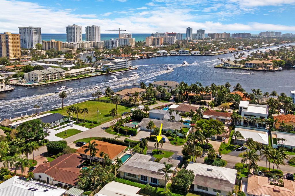 Photo of 2745 SE 7 Street, Pompano Beach, FL 33062 (MLS # R10972406)