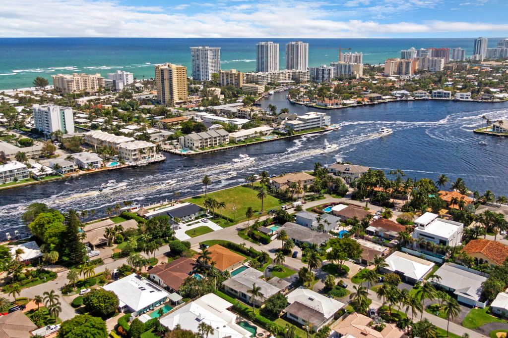 Photo of 2745 SE 7 Street, Pompano Beach, FL 33062 (MLS # R10972406)
