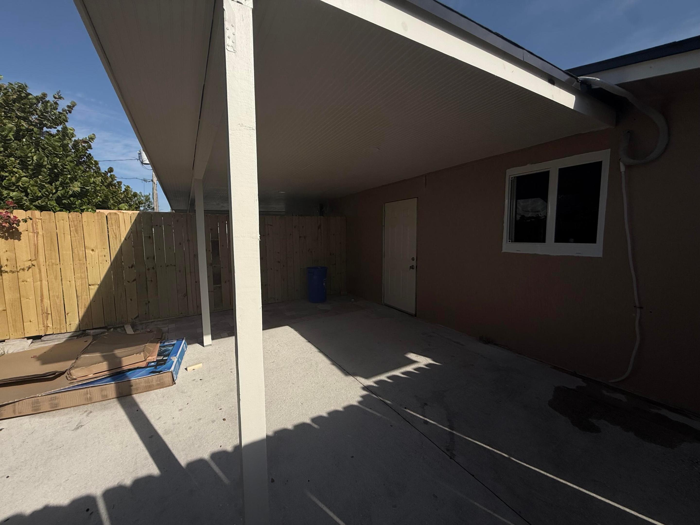CRESTHAVEN OF PALM BEACH 1 - Residential Lease