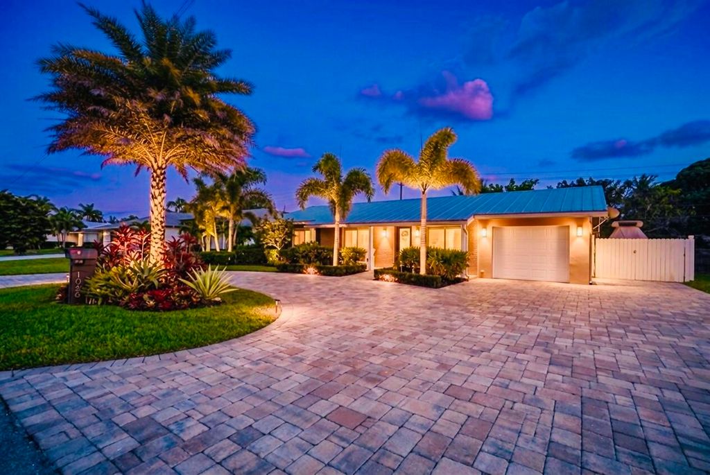Photo of 1066 SW 27th Place, Boynton Beach, FL 33426 (MLS # B26022332)