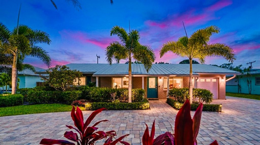 Photo of 1066 SW 27th Place, Boynton Beach, FL 33426 (MLS # B26022332)