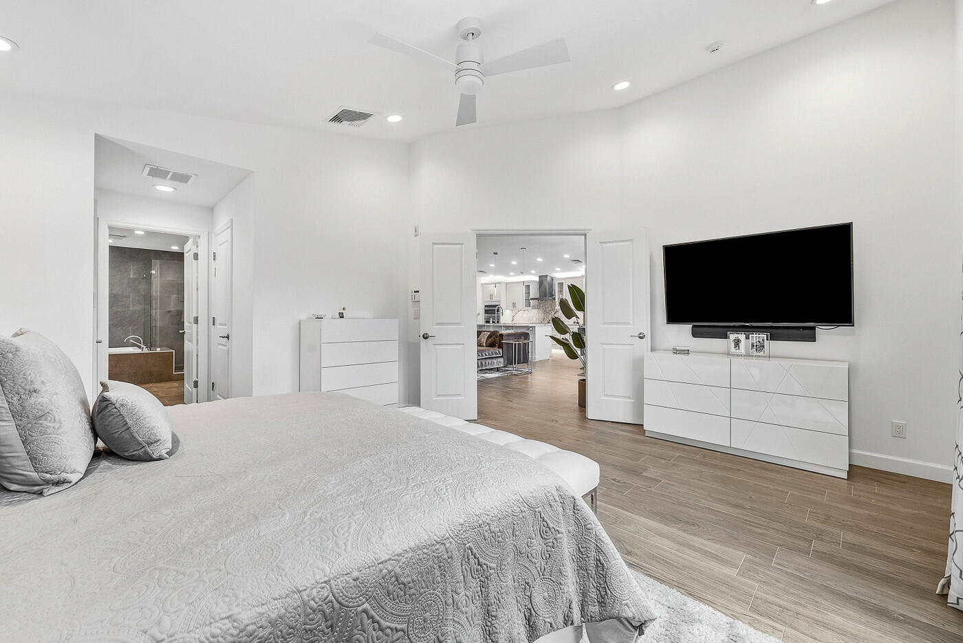 VENETIAN ISLES - Residential