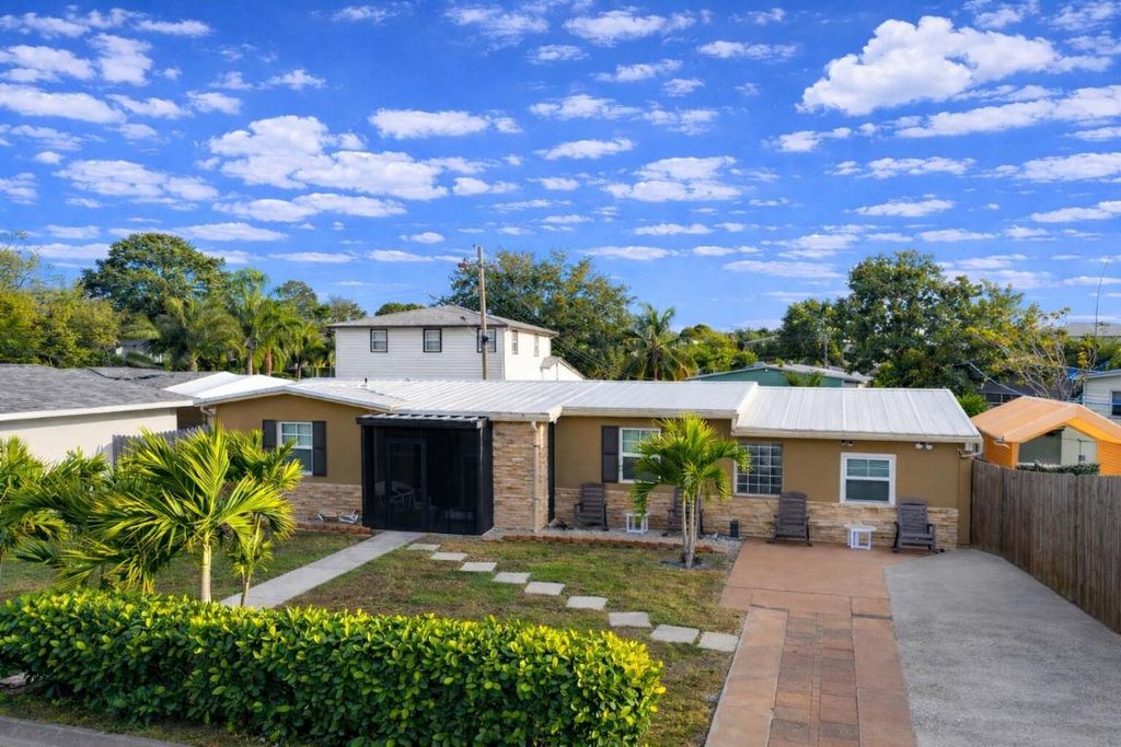 Photo of 236 SE Prima Vista Boulevard SE, Port Saint Lucie, FL 34983 (MLS # R11155804)