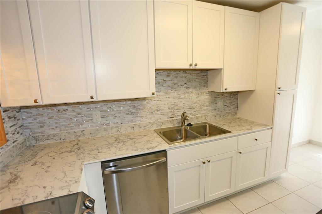 BOCA LAKES - Residential