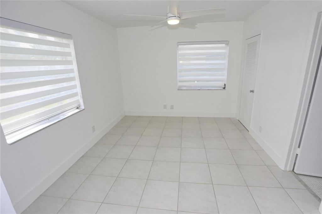 BOCA LAKES - Residential