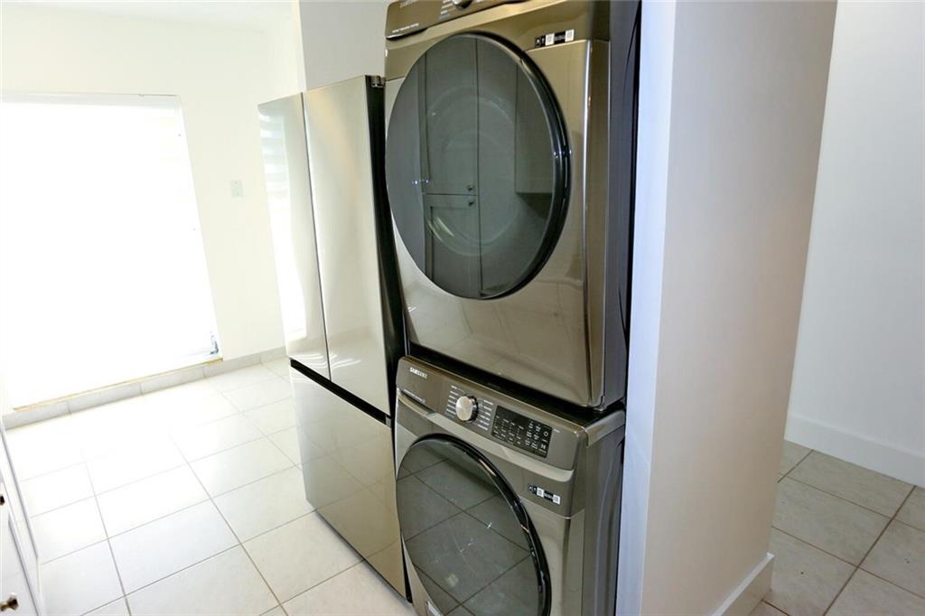 BOCA LAKES - Residential