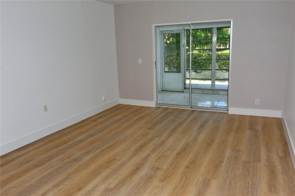 BOCA LAKES - Residential