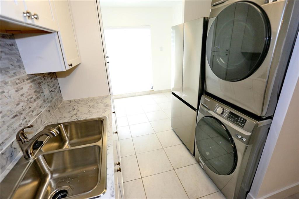 BOCA LAKES - Residential