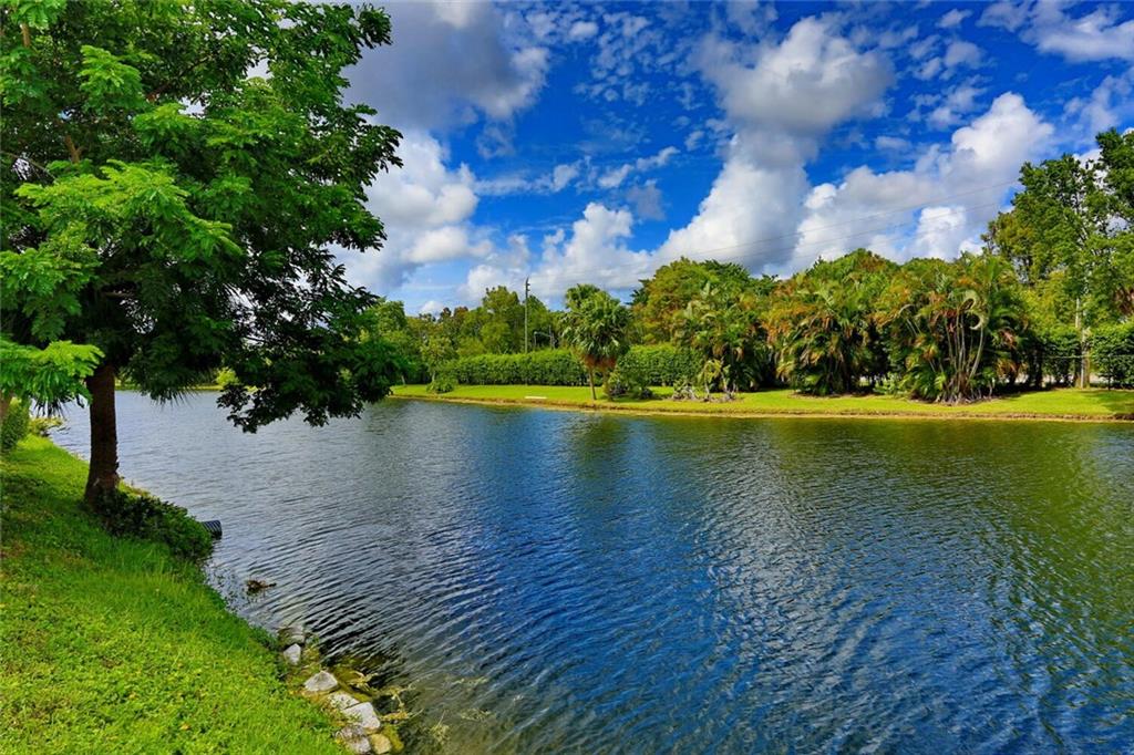 BOCA LAKES - Residential