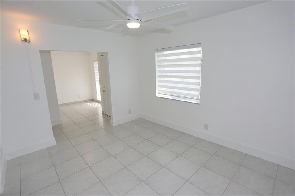 BOCA LAKES - Residential