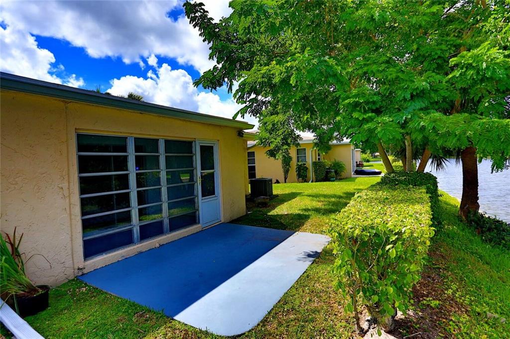 BOCA LAKES - Residential