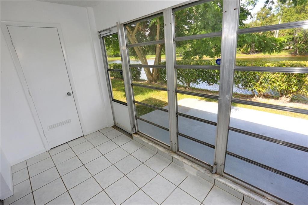 BOCA LAKES - Residential