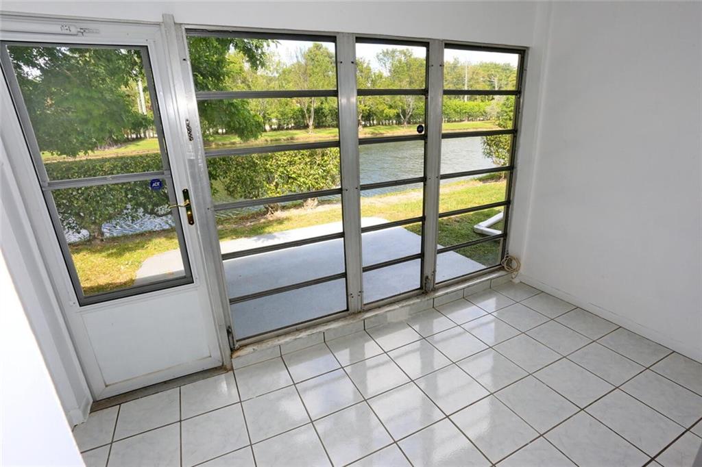 BOCA LAKES - Residential