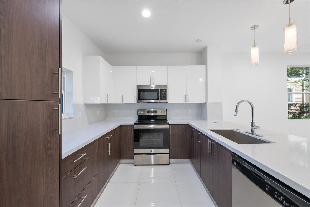 Photo of 324 SW 14th Court #324, Fort Lauderdale, FL 33315 (MLS # F10520775)