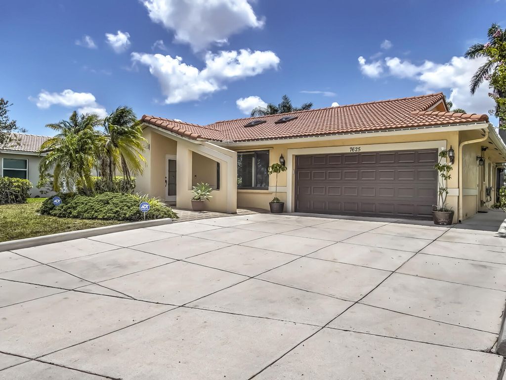 Photo of 7625 Sunflower Drive, Margate, FL 33063 (MLS # B26009371)