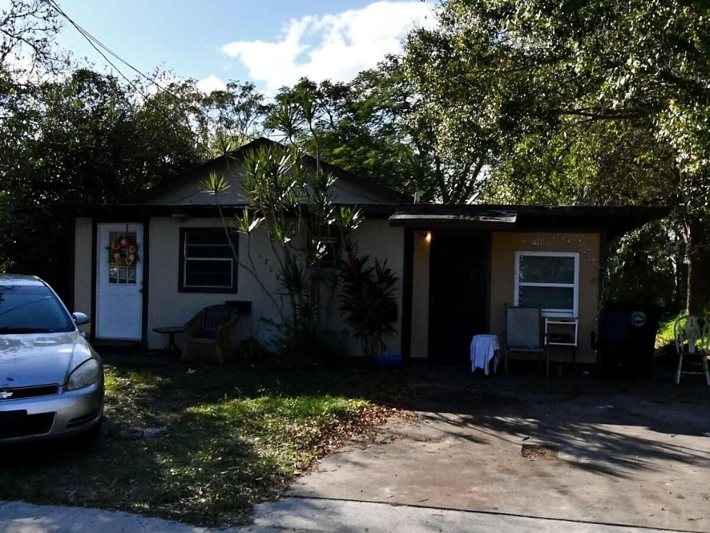 Photo of 1709 S 31st Street, Fort Pierce, FL 34947 (MLS # R10985678)
