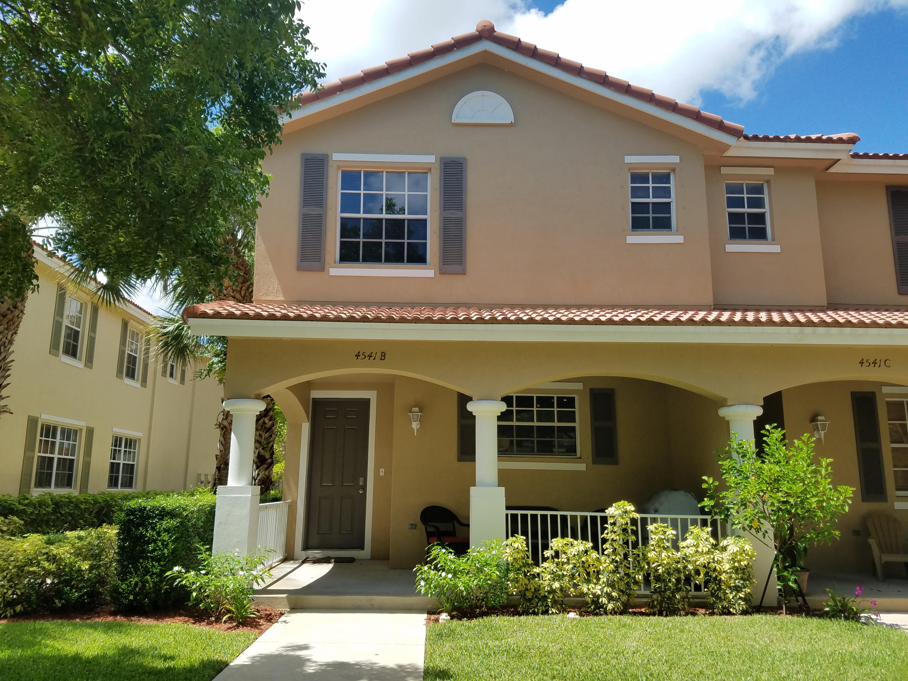 Spectacular 3 bedrooms townhouse with 1 car garage, wood kitchen cabinets, stainless steel appliances, tile on the first floor, dark laminate wood on the second floor. Basic cable and the outside insurance is included in the HOA. Buyer has to pay a one time Capital Contribution fee to the HOA in the amount of $250.00. Buyer must have a credit score of 700 or greater.Open House Saturday July 22nd 11am-2:00pm.
