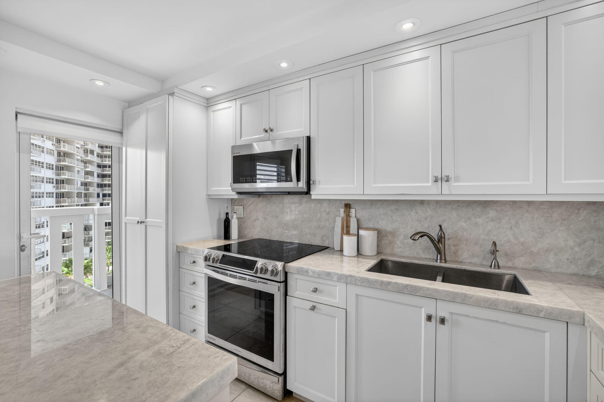 EVERGLADES HOUSE CONDO - Residential
