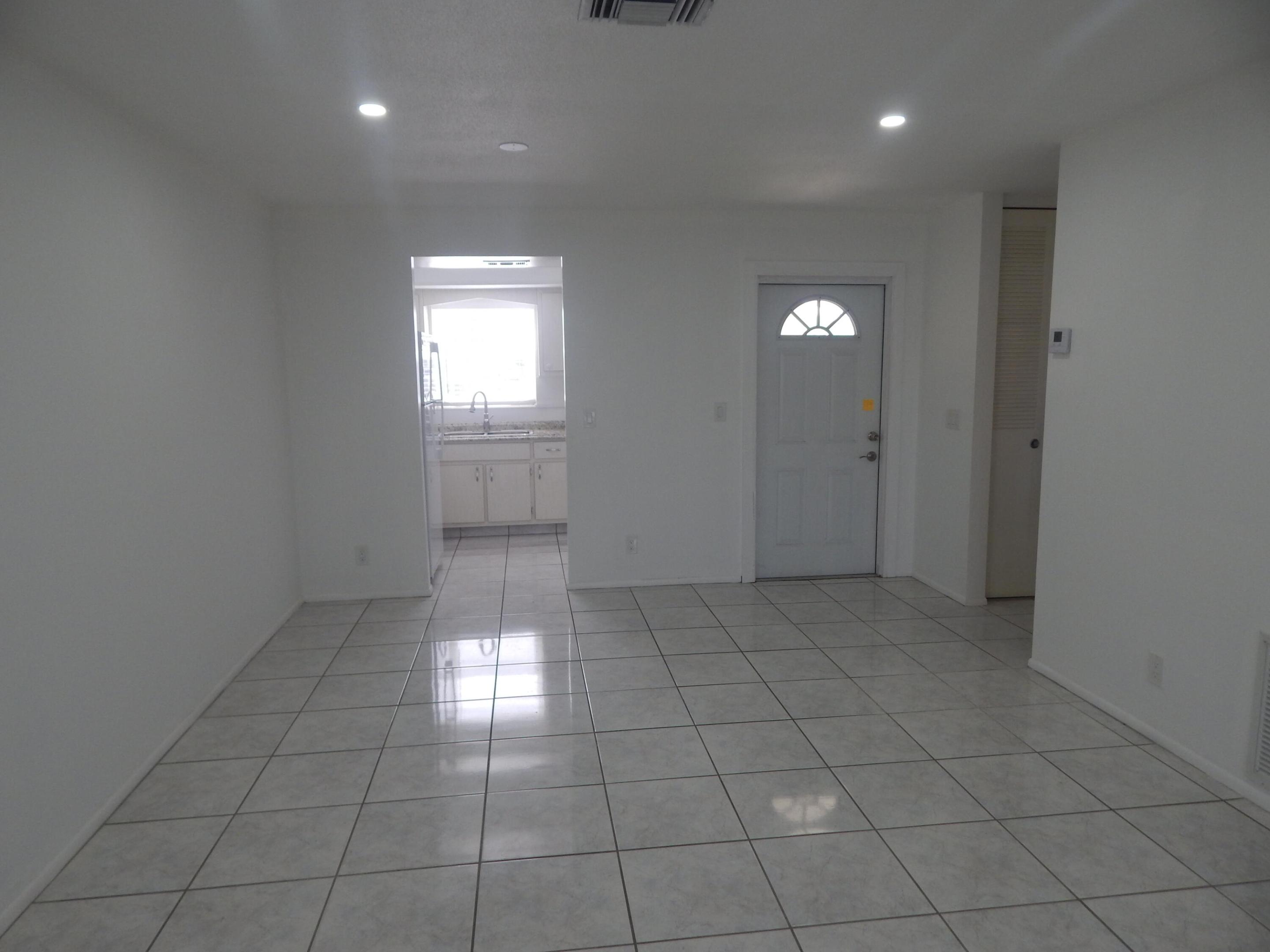 CRESTHAVEN VILLAS 5 CONDO - Residential