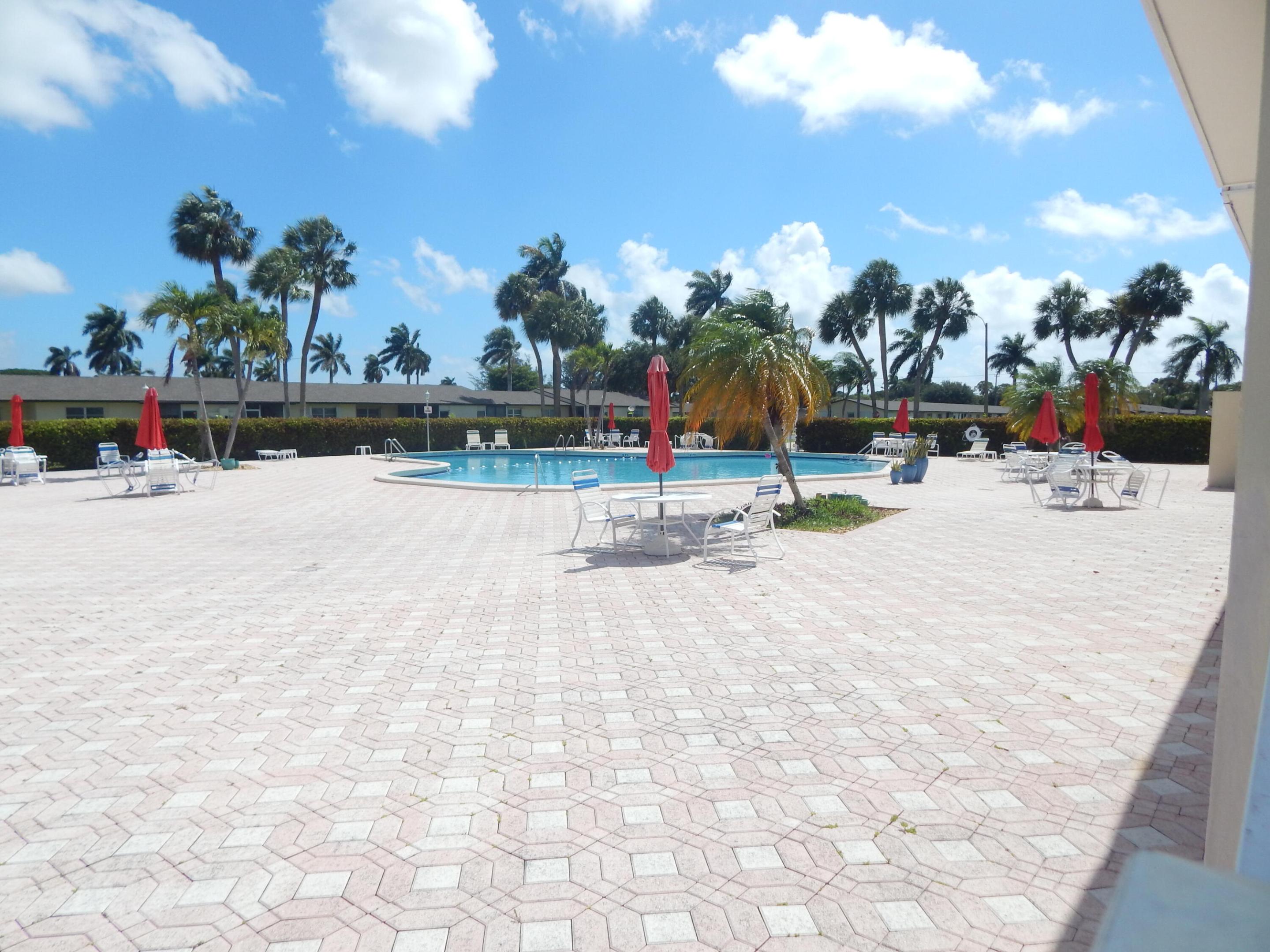 CRESTHAVEN VILLAS 5 CONDO - Residential
