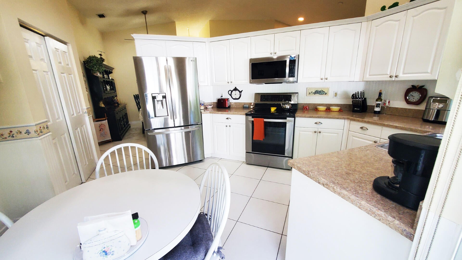 5403 NW 55th Terrace, Coconut Creek, FL, 33073/$539,000 4 5403 NW 55th Terrace