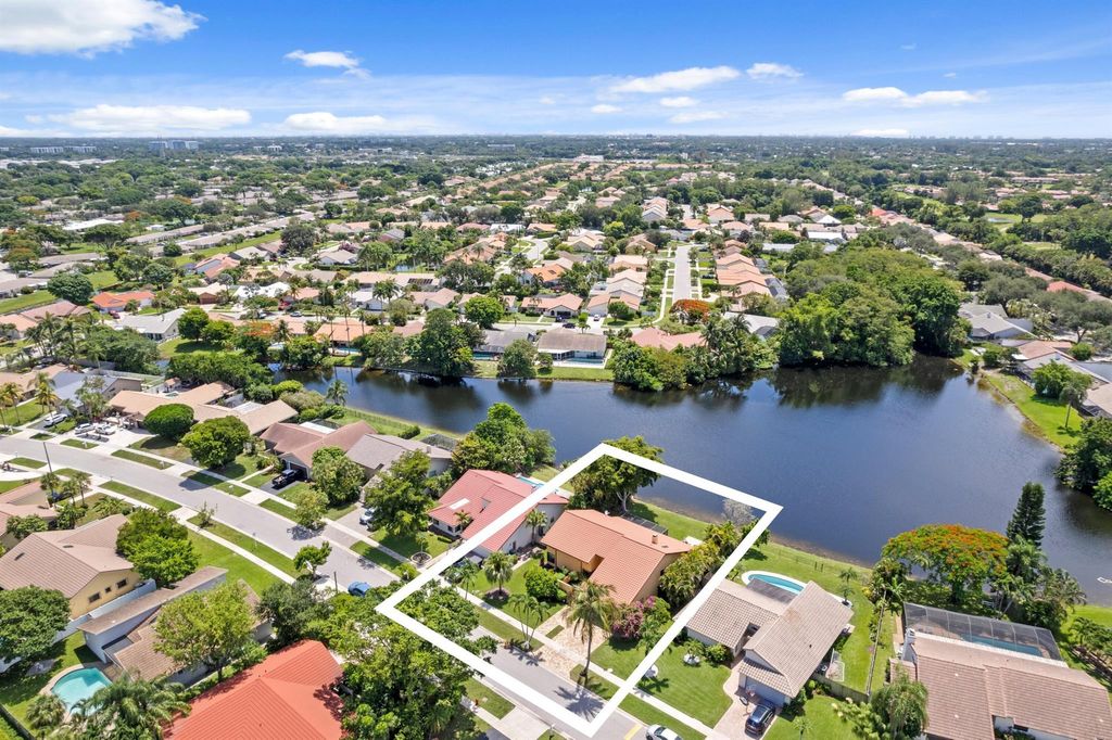 Photo of 21160 Escondido Way N, Boca Raton, FL 33433 (MLS # R11107040)