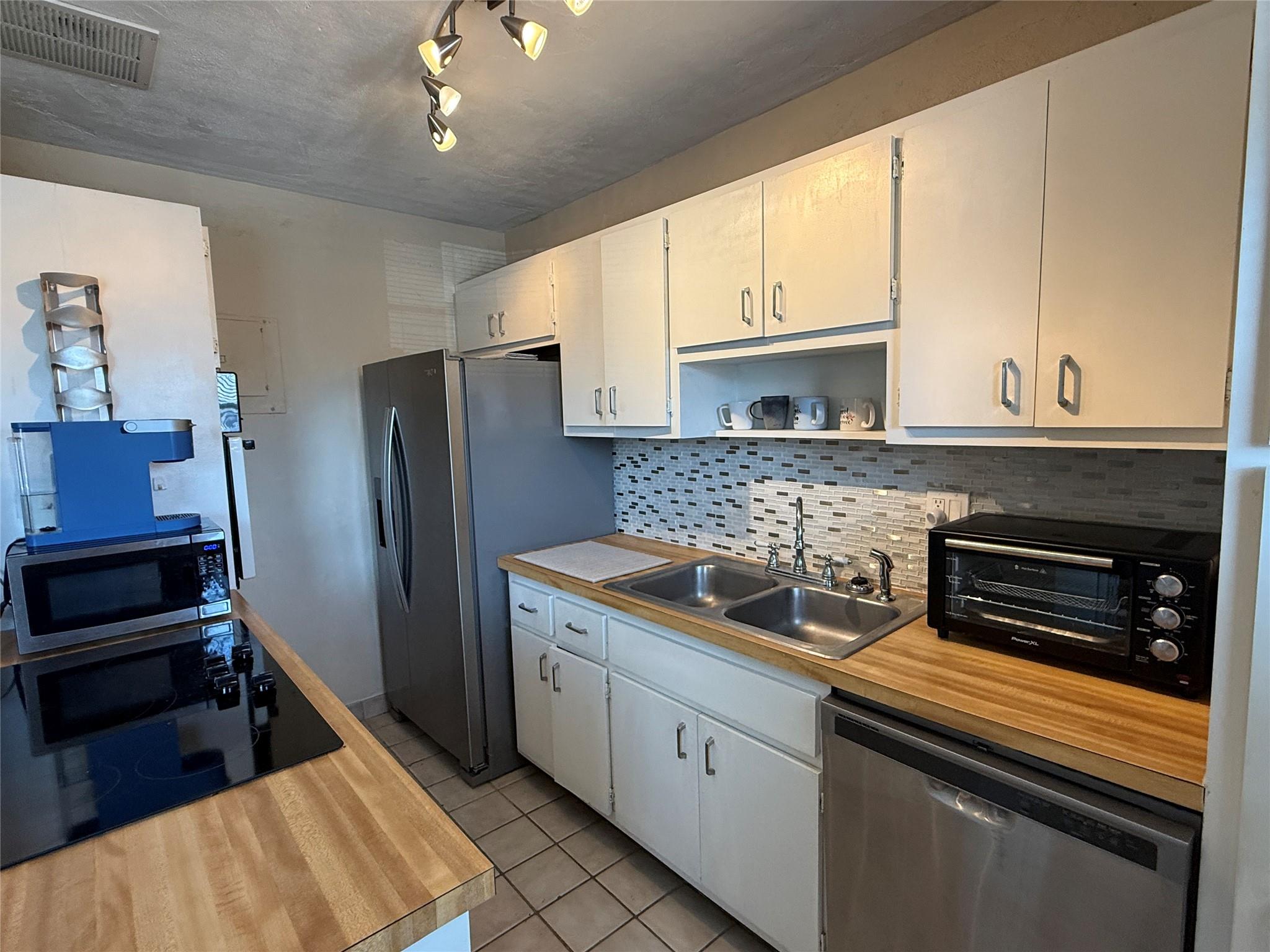 2801 NE 33rd Ct 207
