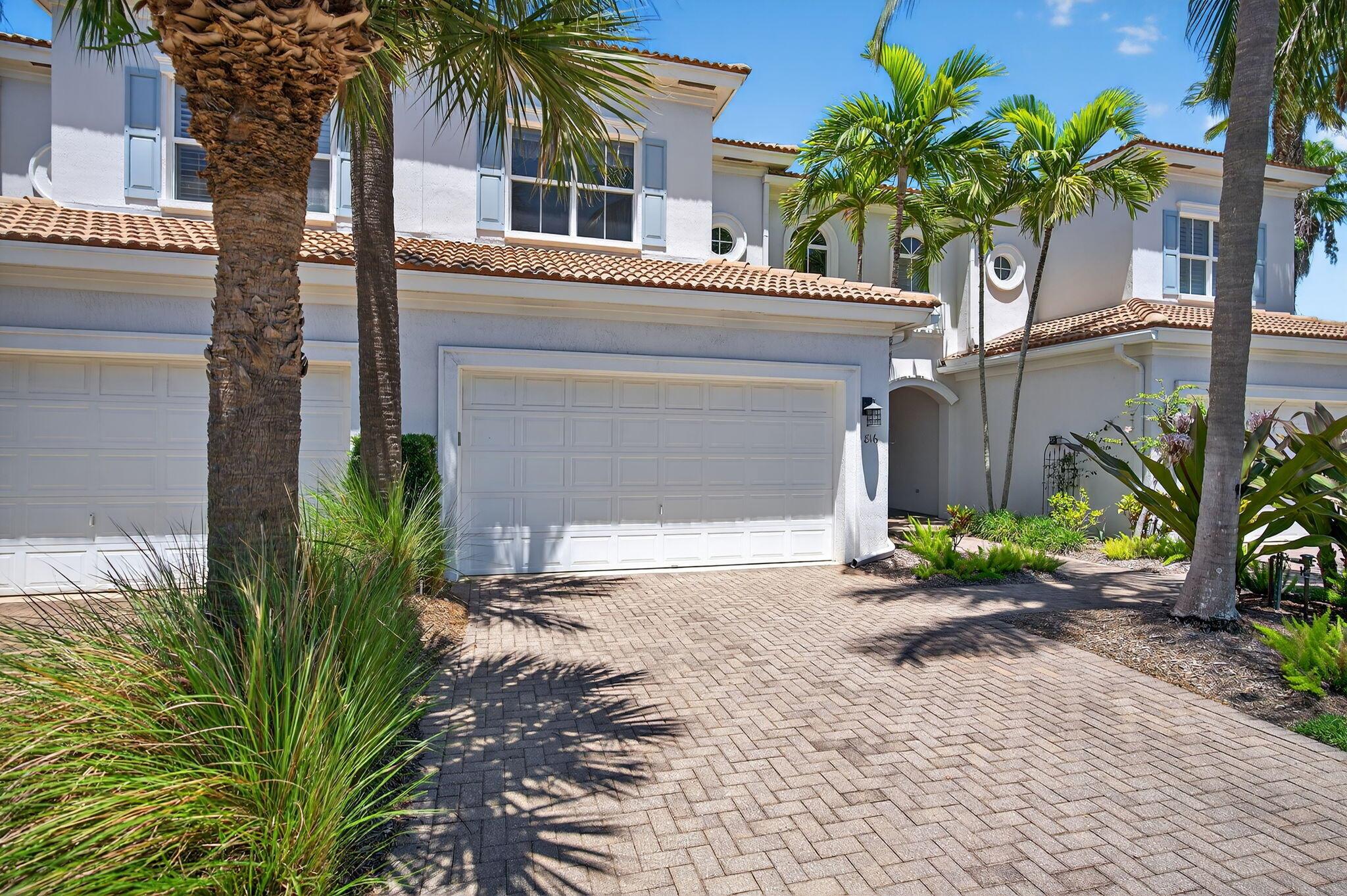 Seasonal rental in gated Jupiter Harbour! 3BR/2.5BA + office/den townhome w/ Intracoastal & marina views. Open floor plan, vaulted ceilings, granite kitchen w/ SS appliances, crown molding. Spacious master suite w/ sitting area, walk-in closet & balcony. Large patio for entertaining. Community pool, tennis & clubhouse. Steps to 1000 North & close to Harbourside, Love St, Jupiter's beaches and so much more. Perfect winter getaway!