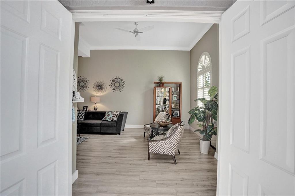 Royal Griffin 172-29 B - Residential