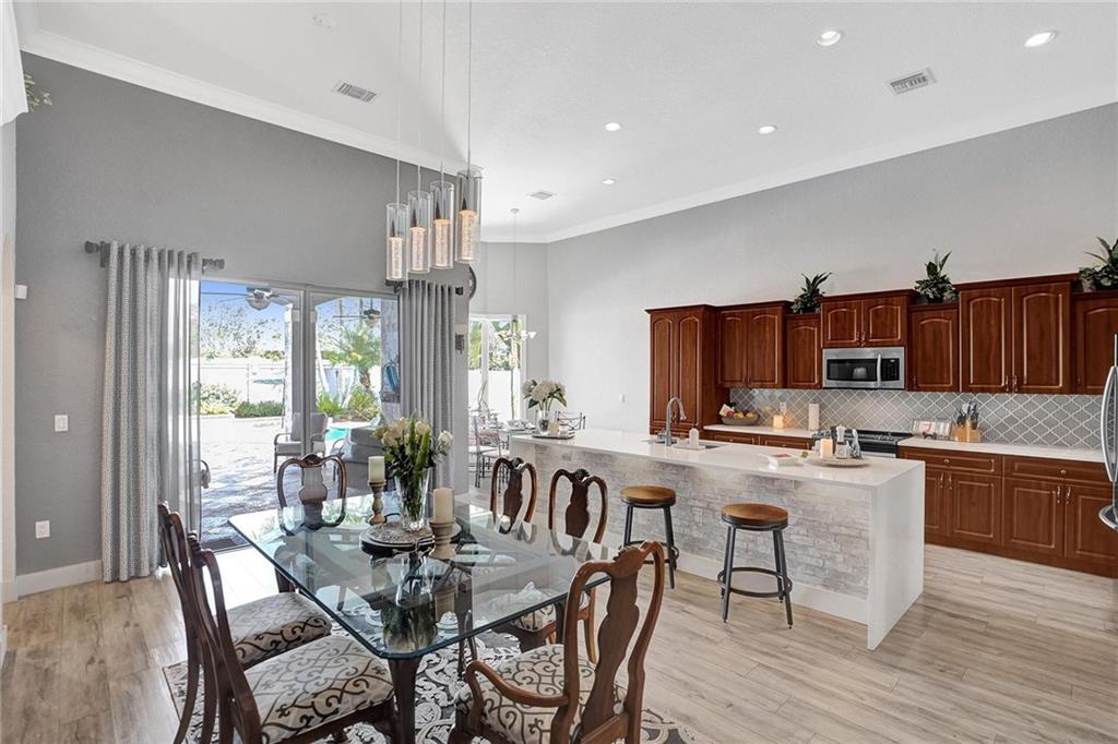 Royal Griffin 172-29 B - Residential