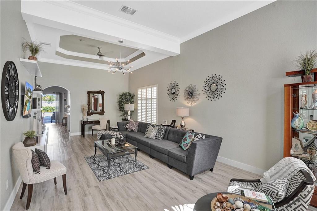 Royal Griffin 172-29 B - Residential